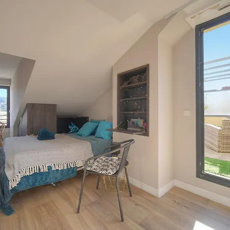 Off Air-conditioned Duplex With Terrace Secure & Premium Amenities شقة *