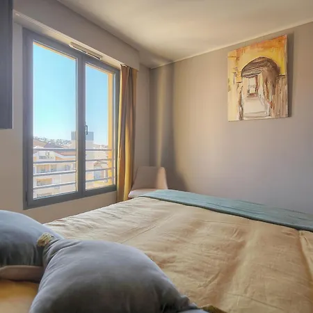 Off Air-conditioned Duplex With Terrace Secure & Premium Amenities شقة كان