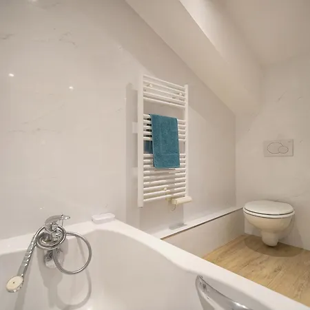 Off Air-conditioned Duplex With Terrace Secure & Premium Amenities * كان