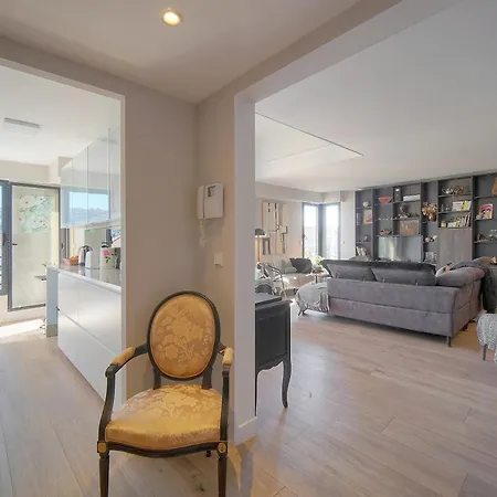 Off Air-conditioned Duplex With Terrace Secure & Premium Amenities شقة *