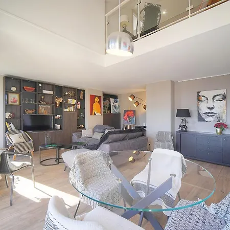 Off Air-conditioned Duplex With Terrace Secure & Premium Amenities شقة