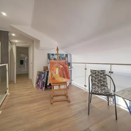 Off Air-conditioned Duplex With Terrace Secure & Premium Amenities شقة