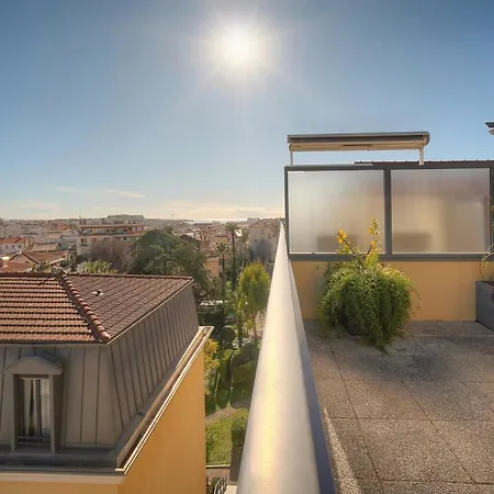 Off Air-conditioned Duplex With Terrace Secure & Premium Amenities * كان