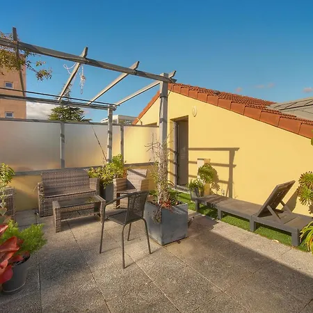 Off Air-conditioned Duplex With Terrace Secure & Premium Amenities شقة