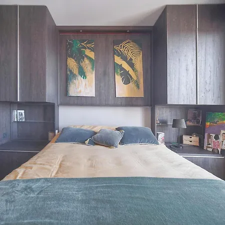 Off Air-conditioned Duplex With Terrace Secure & Premium Amenities شقة