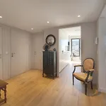 Off Air-conditioned Duplex With Terrace Secure & Premium Amenities Lägenhet