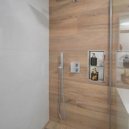 Apartman Frgk Air-conditioned Duplex With Terrace Secure & Premium Amenities *