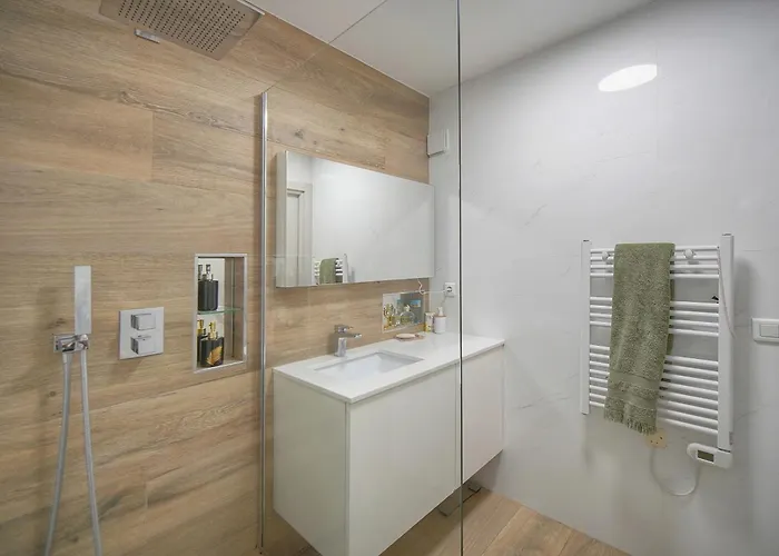 Frgk Air-conditioned Duplex With Terrace Secure & Premium Amenities