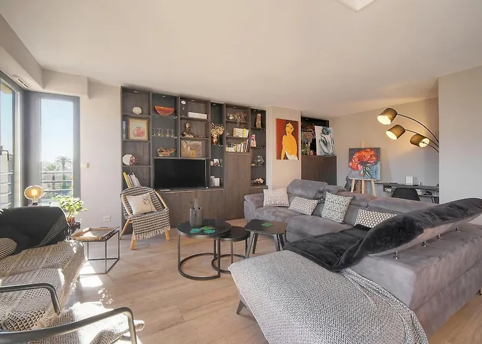 Frgk Air-conditioned Duplex With Terrace Secure & Premium Amenities