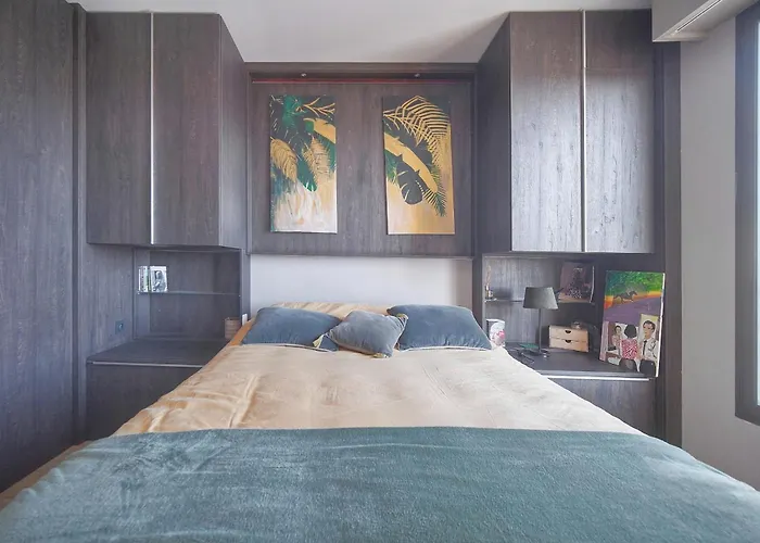 Frgk Air-conditioned Duplex With Terrace Secure & Premium Amenities Apartman