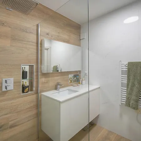 Frgk Air-conditioned Duplex With Terrace Secure & Premium Amenities