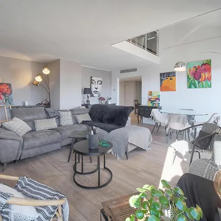 Frgk Air-conditioned Duplex With Terrace Secure & Premium Amenities