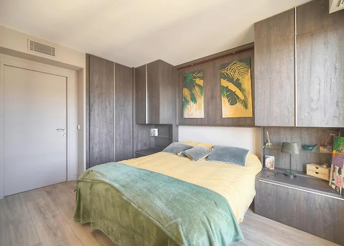 Frgk Air-conditioned Duplex With Terrace Secure & Premium Amenities דירה