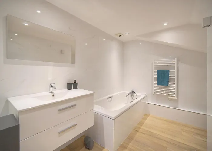 Frgk Air-conditioned Duplex With Terrace Secure & Premium Amenities 아파트