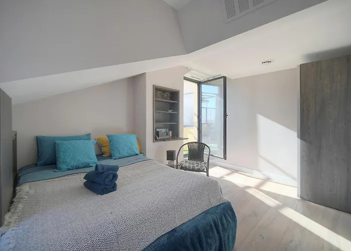 Frgk Air-conditioned Duplex With Terrace Secure & Premium Amenities