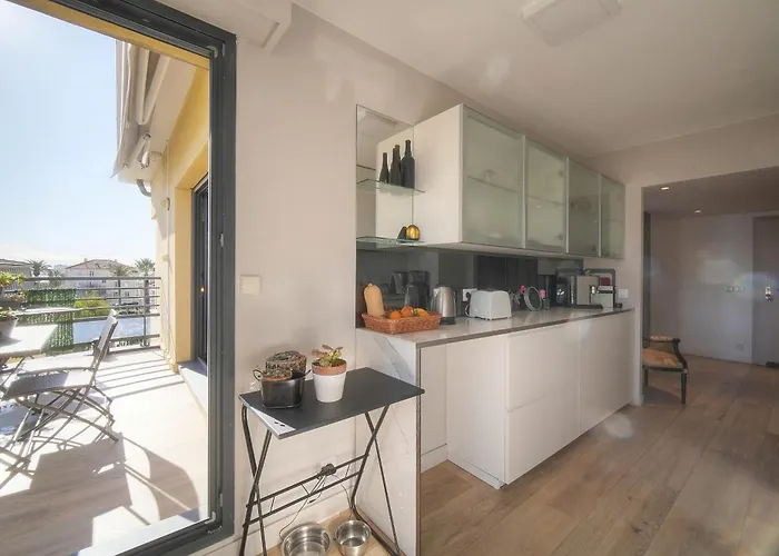 Frgk Air-conditioned Duplex With Terrace Secure & Premium Amenities 아파트