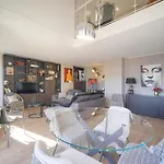 Off Air-conditioned Duplex With Terrace Secure & Premium Amenities Appartamento