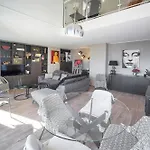 Off Air-conditioned Duplex With Terrace Secure & Premium Amenities Appartamento