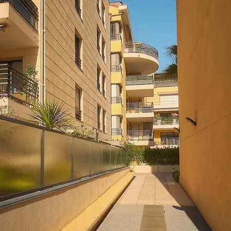 Off Air-conditioned Duplex With Terrace Secure & Premium Amenities * Κάννες