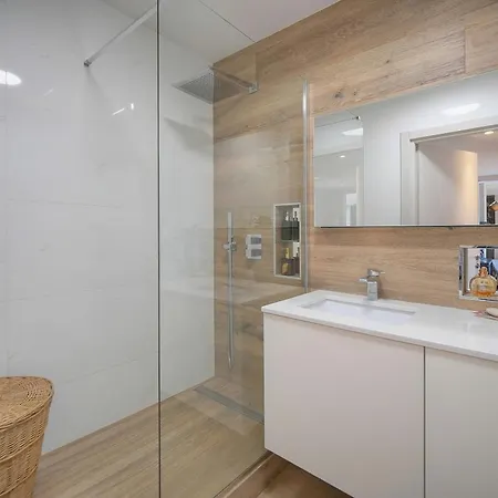 Off Air-conditioned Duplex With Terrace Secure & Premium Amenities Διαμέρισμα Κάννες