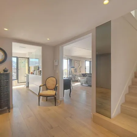 Off Air-conditioned Duplex With Terrace Secure & Premium Amenities Διαμέρισμα Κάννες