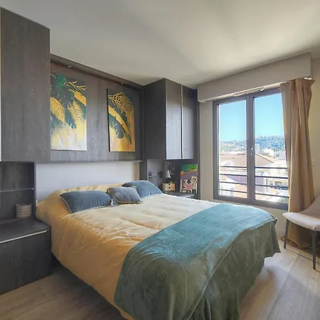 Off Air-conditioned Duplex With Terrace Secure & Premium Amenities Κάννες